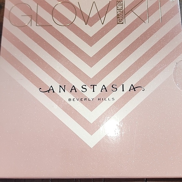 Anastasia Beverly Hills Other - Anastacia glow kit Sundipped